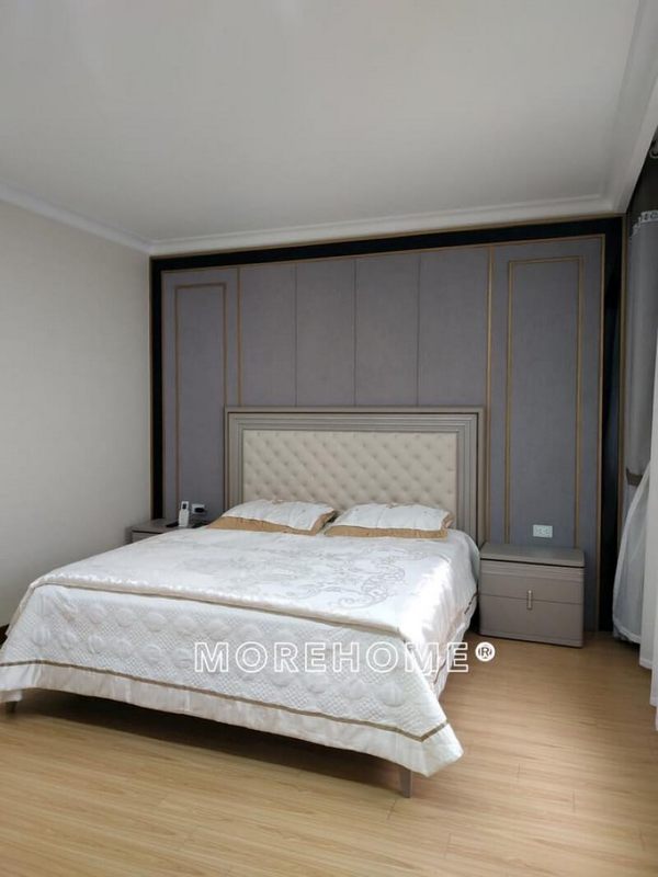 Mẫu giường ngủ hiện đại, phần đầu giường bọc da cao cấp tạo điểm nhấn lạ mắt cho căn phòng